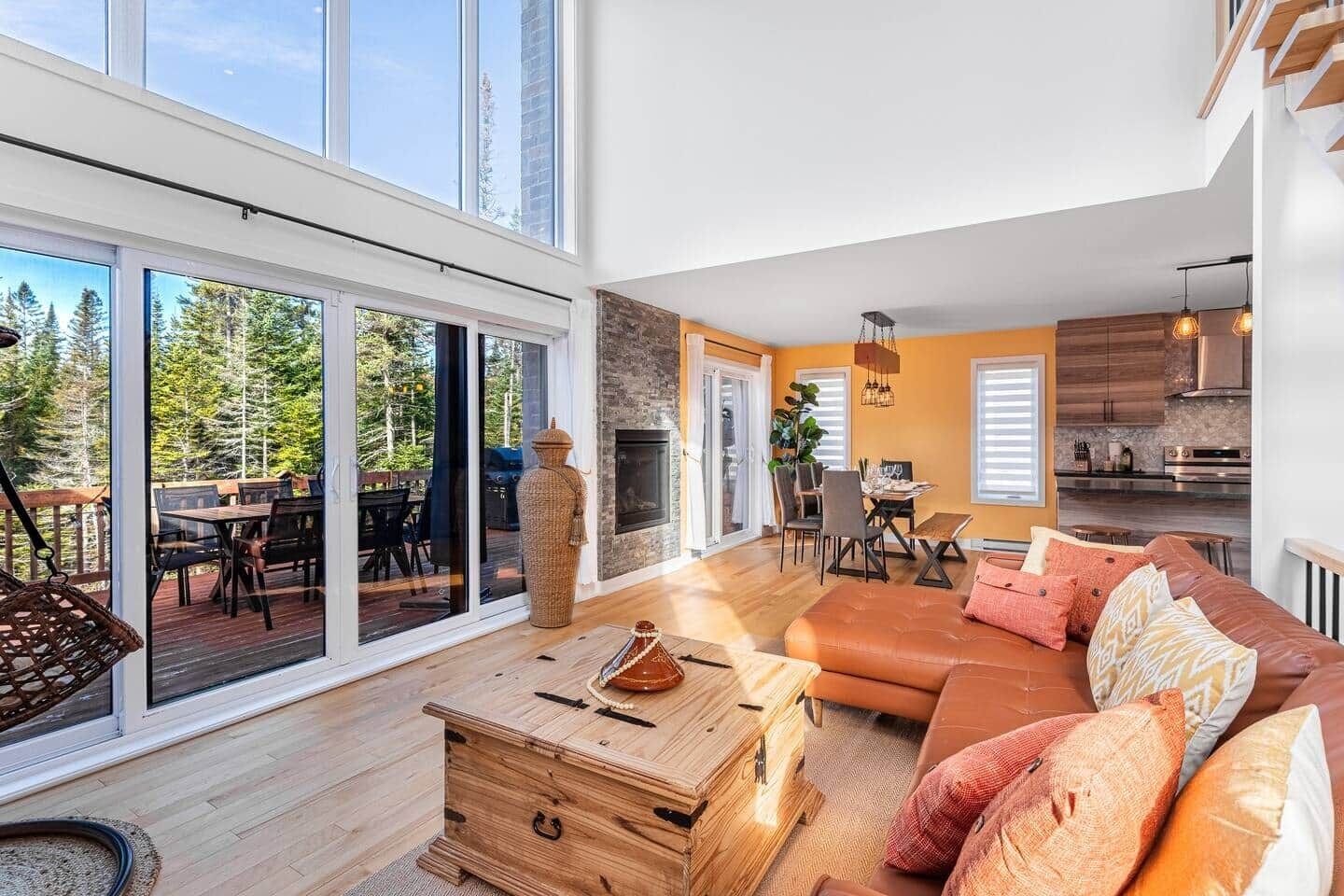 スマートテレビ、暖炉、  テーブルサッカー台