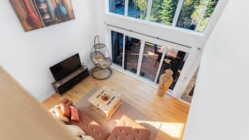 Smart TV, fireplace, foosball