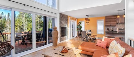 Älytelevisio, takka, pöytäjalkapallopöytä