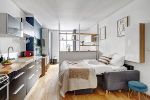 1 bedroom, desk, iron/ironing board, travel cot - Cozy 1BR in Montorgueil (Paris)