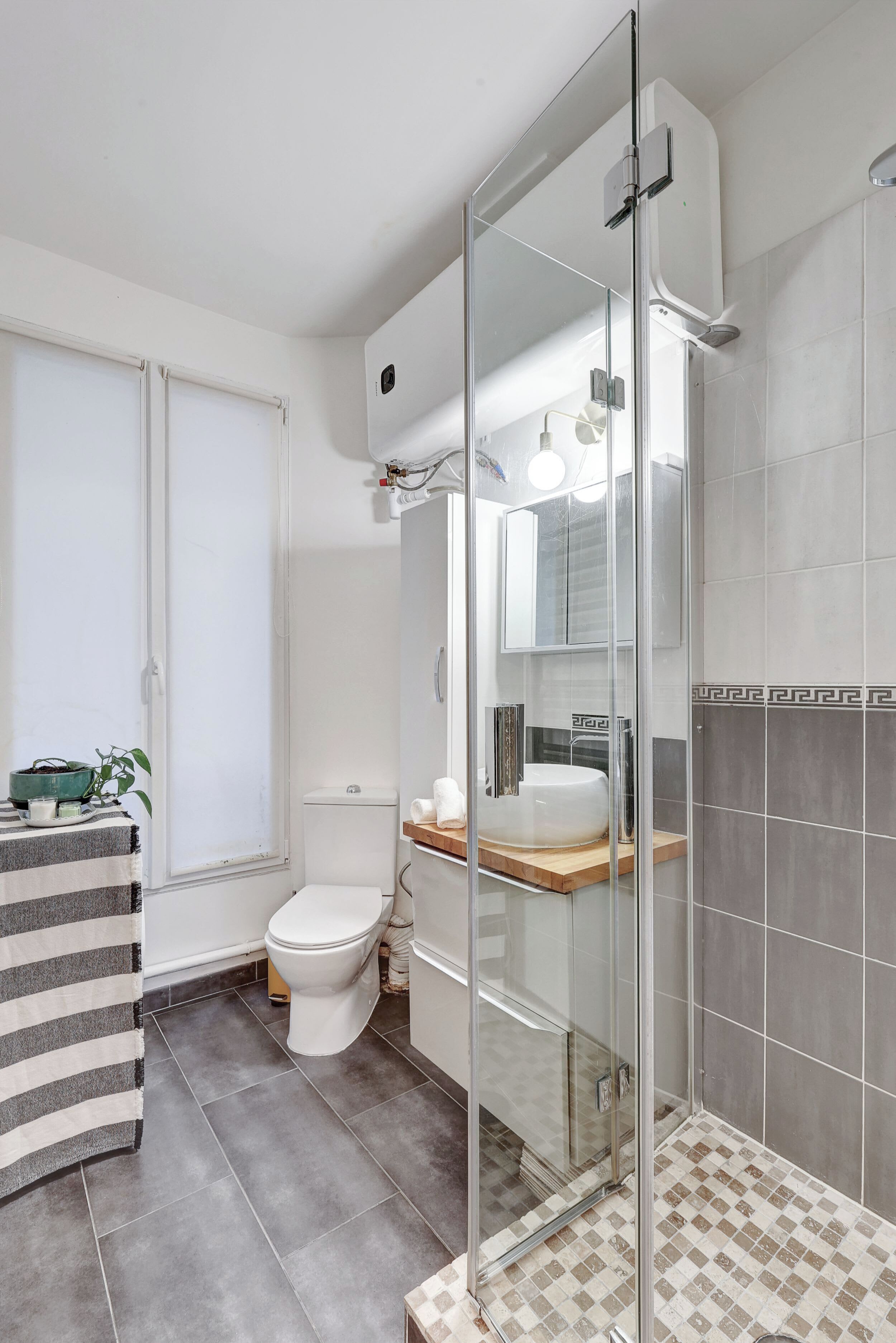 Shower, hair dryer, towels, shampoo