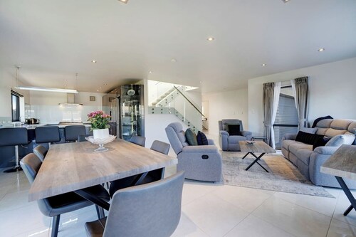 Modern Spacious Home with Backyard and Parking