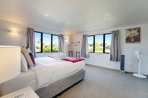 3 عدّة غرف نوم ومكتب ومكواة/لوح كي وواي فاي