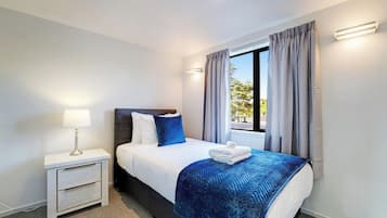 3 bedrooms, desk, iron/ironing board, WiFi