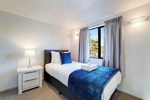 3 habitaciones, escritorio, tabla de planchar con plancha y wifi 