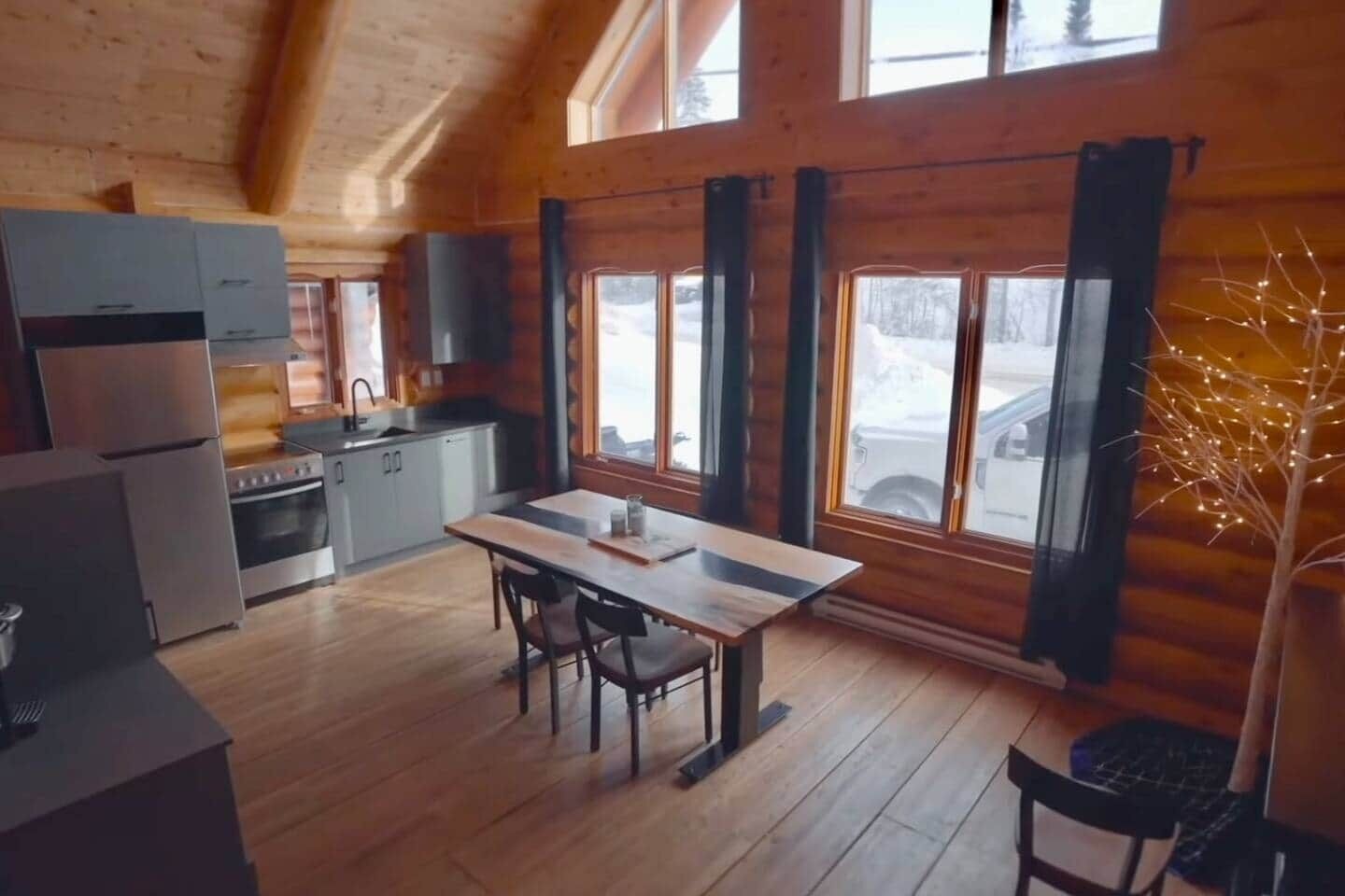 Kylskåp, mikrovågsugn, ugn och spishäll