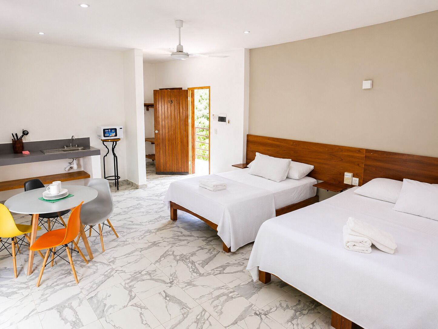 Family Suite, 1 Bedroom, Non Smoking, Courtyard View | Bathroom | Combined shower/tub, towels, soap, shampoo