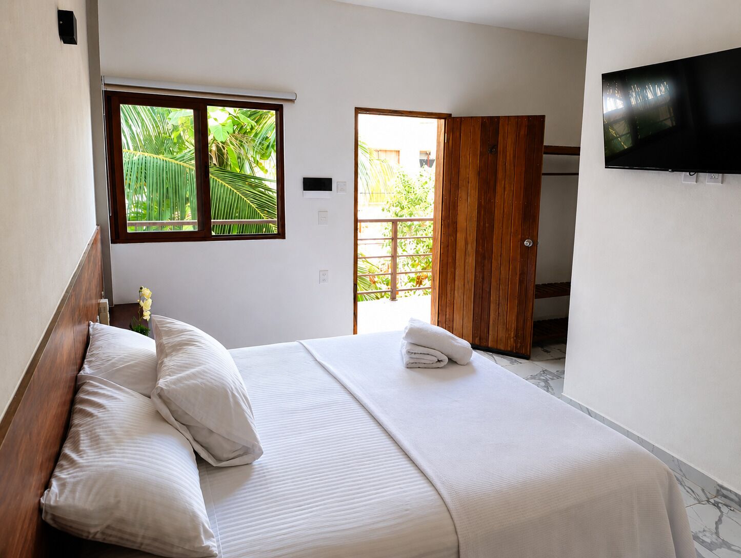Classic Double Room Single Use, 1 King Bed, Courtyard View | Iron/ironing board, free WiFi, bed sheets