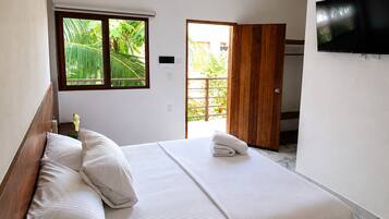 Classic Double Room Single Use, 1 King Bed, Courtyard View | Iron/ironing board, free WiFi, bed sheets