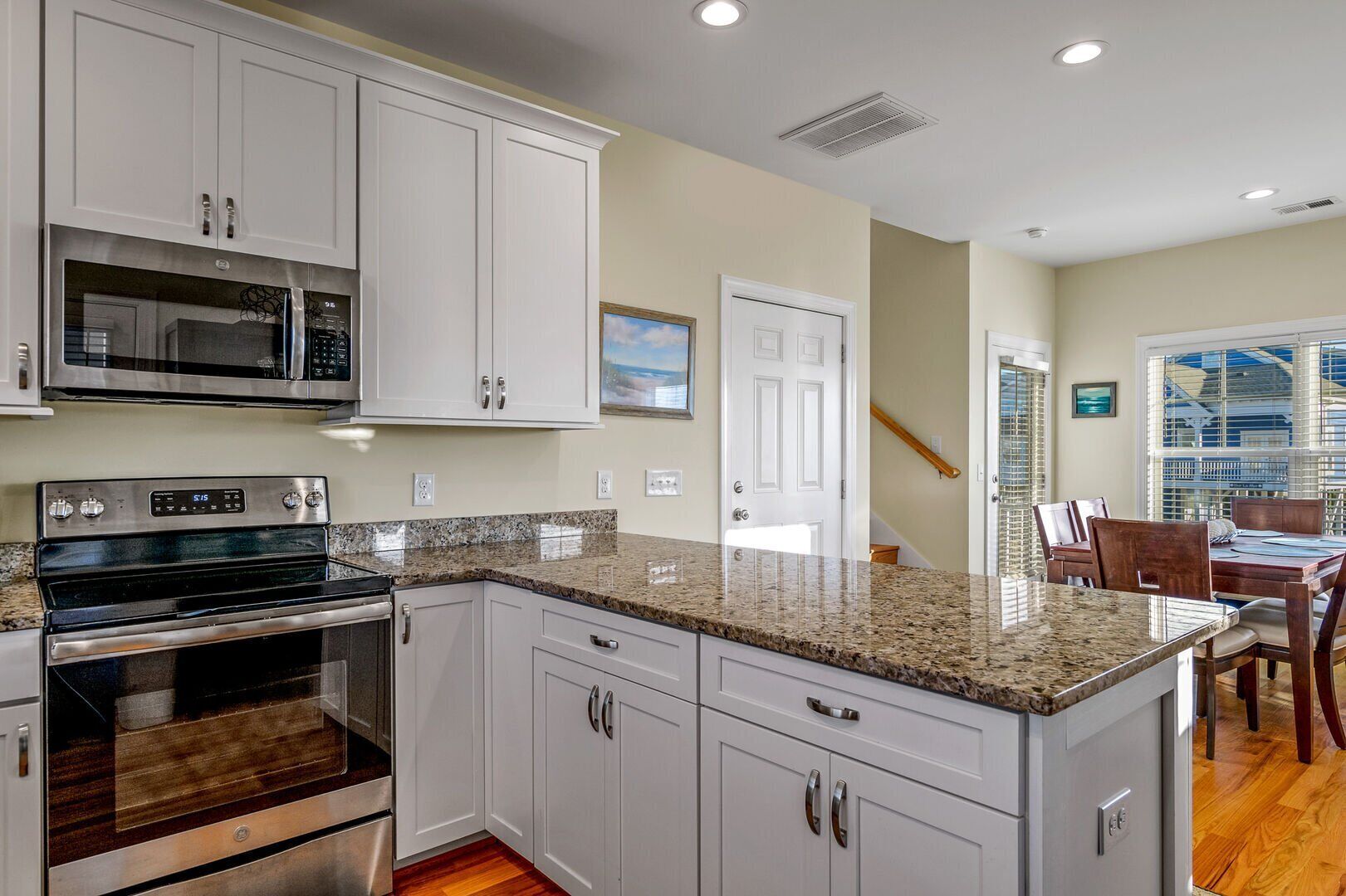 Mikrowelle, Ofen, Herdplatte, Geschirrspüler