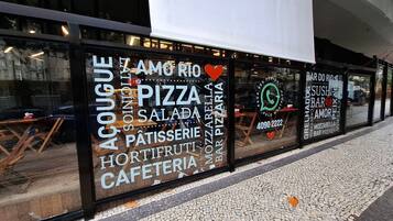 Apartment | Outdoor dining