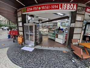 อพาร์ทเมนท์ | รับประทานอาหารกลางแจ้ง