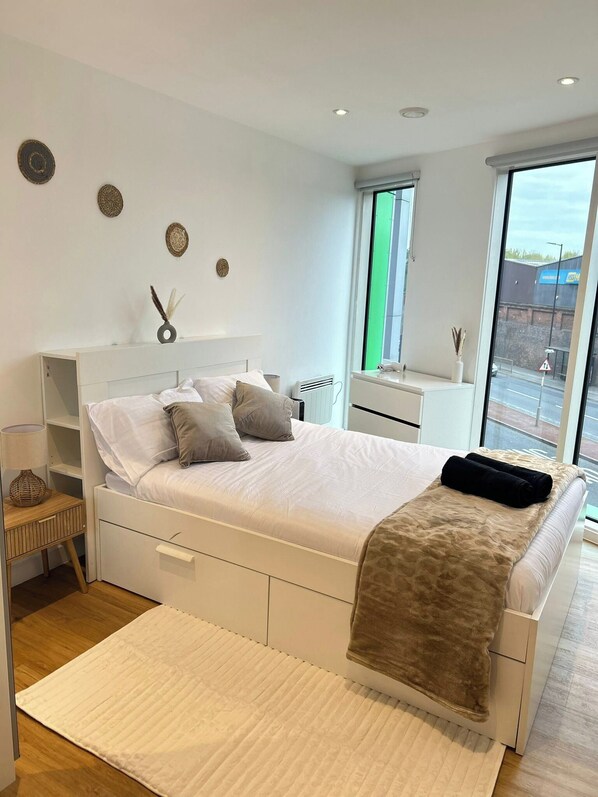 2 bedrooms, iron/ironing board, free WiFi, bed sheets - City Apartment-gym-terrace-games Room-free Parking (Manchester)