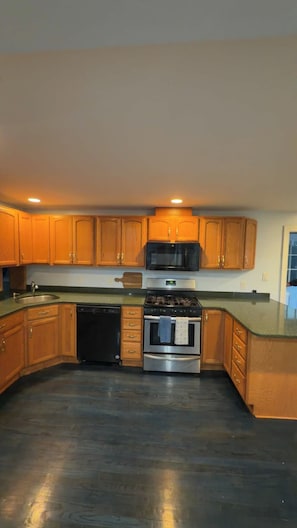Micro-ondas, fogão, cooktop, lava-louças