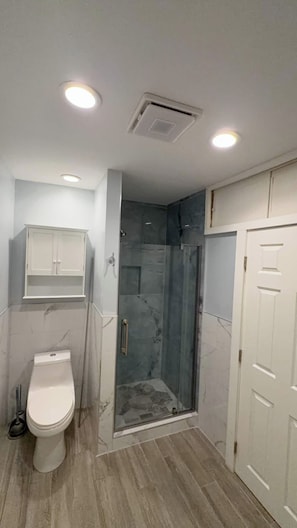 Shower, towels, soap, toilet paper