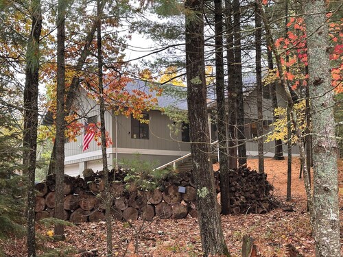 Lakehouse Sleeps 11, Golf, Trails, Lake, Fireplace, True 4-Season