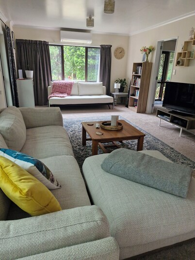 MikiMiki Retreat. Peaceful rural cottage close to Tararua Ranges and Masterton.