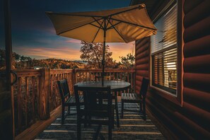 Outdoor dining - New Dollywood Cabin! 4mi To Park With Fresh Design (Sevierville)
