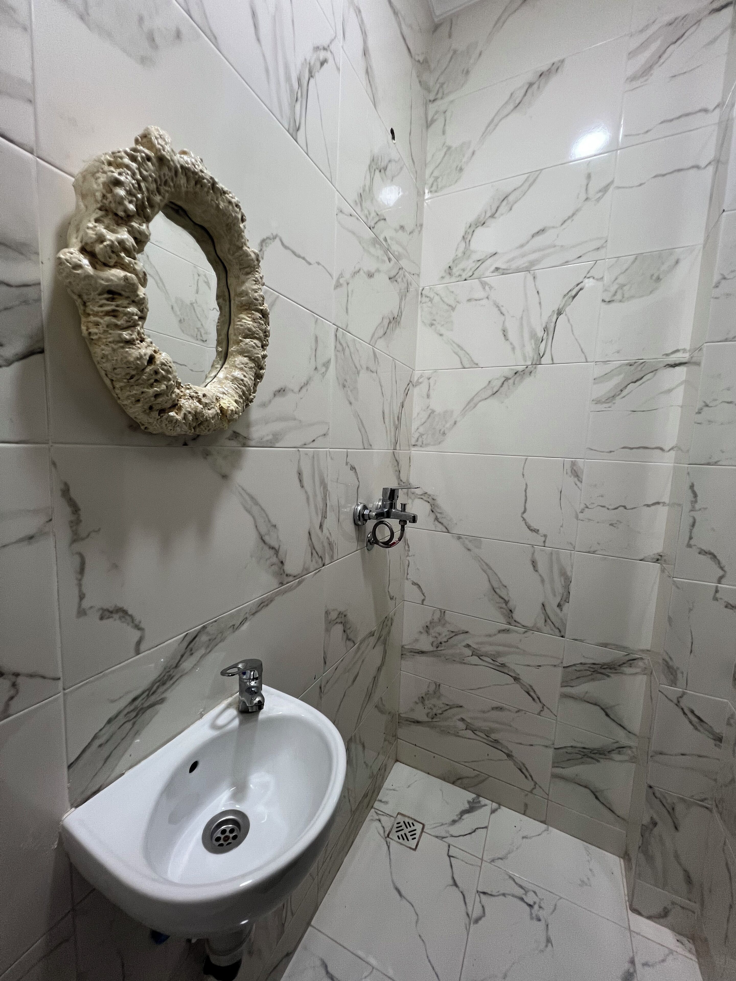 Bañera y ducha independientes, toallas