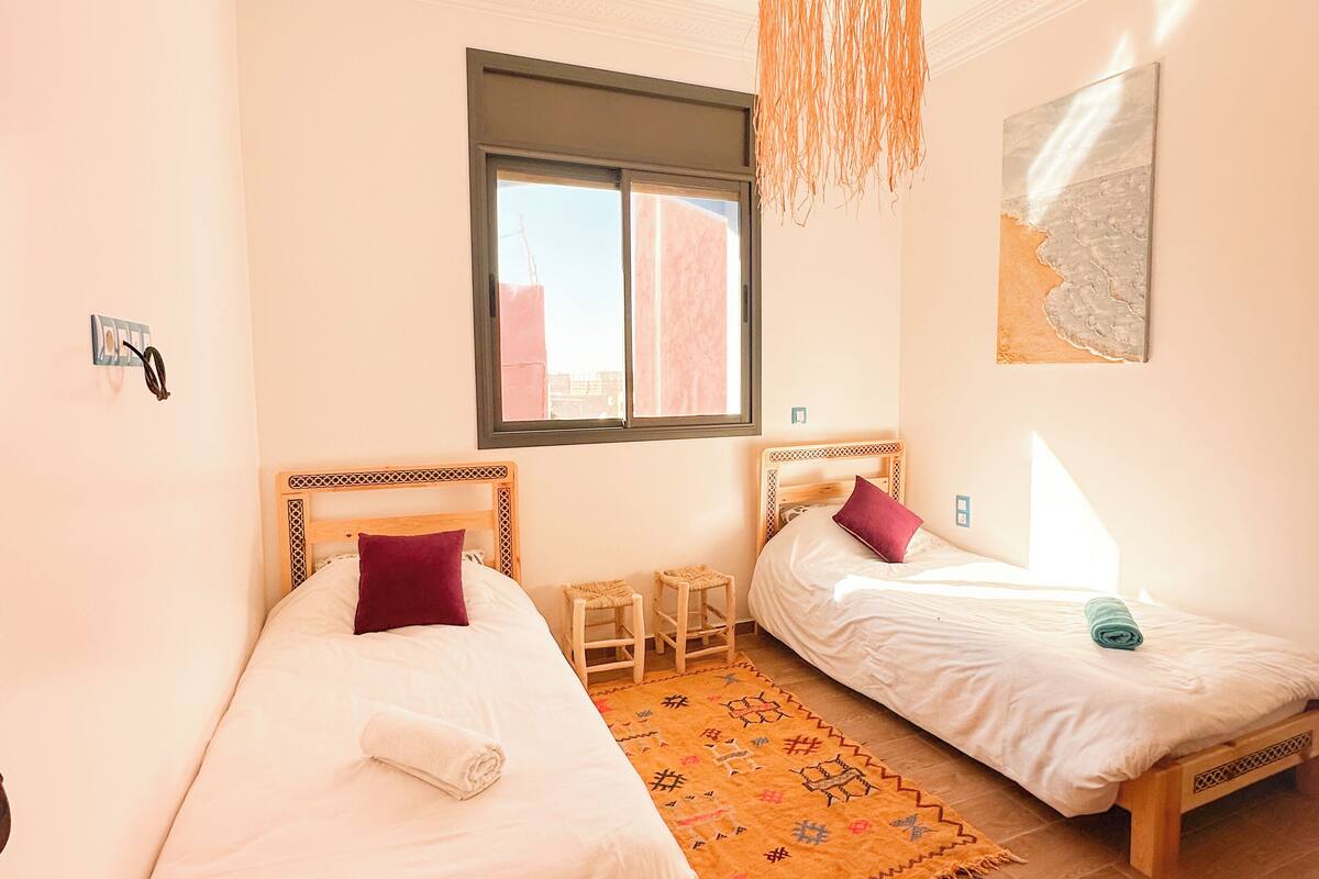 Basic Twin Room | Free WiFi, bed sheets