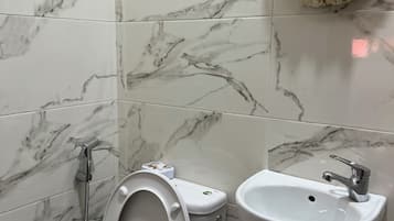 Basic-Doppelzimmer | Badezimmer