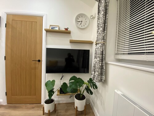 Modern Newly-Built Detached House with Self-Check-In, Ideal for a Family of Four