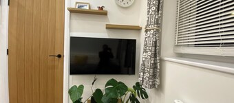 Modern Newly-Built Detached House with Self-Check-In, Ideal for a Family of Four