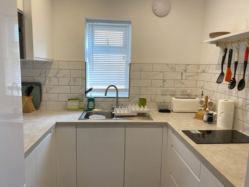 Modern Newly-Built Detached House with Self-Check-In, Ideal for a Family of Four