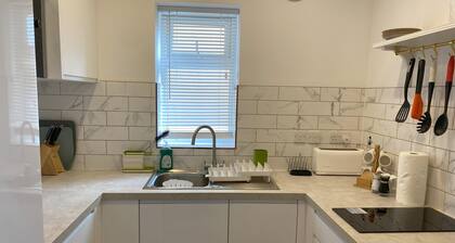 Modern Newly-Built Detached House with Self-Check-In, Ideal for a Family of Four