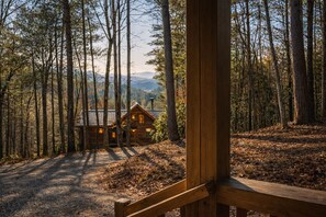 Exterior - Deer Bear Fox Den: Quiet Cabin, Hot Tub & Vinyl – 15 Min to Ellijay & Blue Ridge (Ellijay)