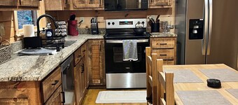 Serene Mountain Getaway - Comfortable and Rustic