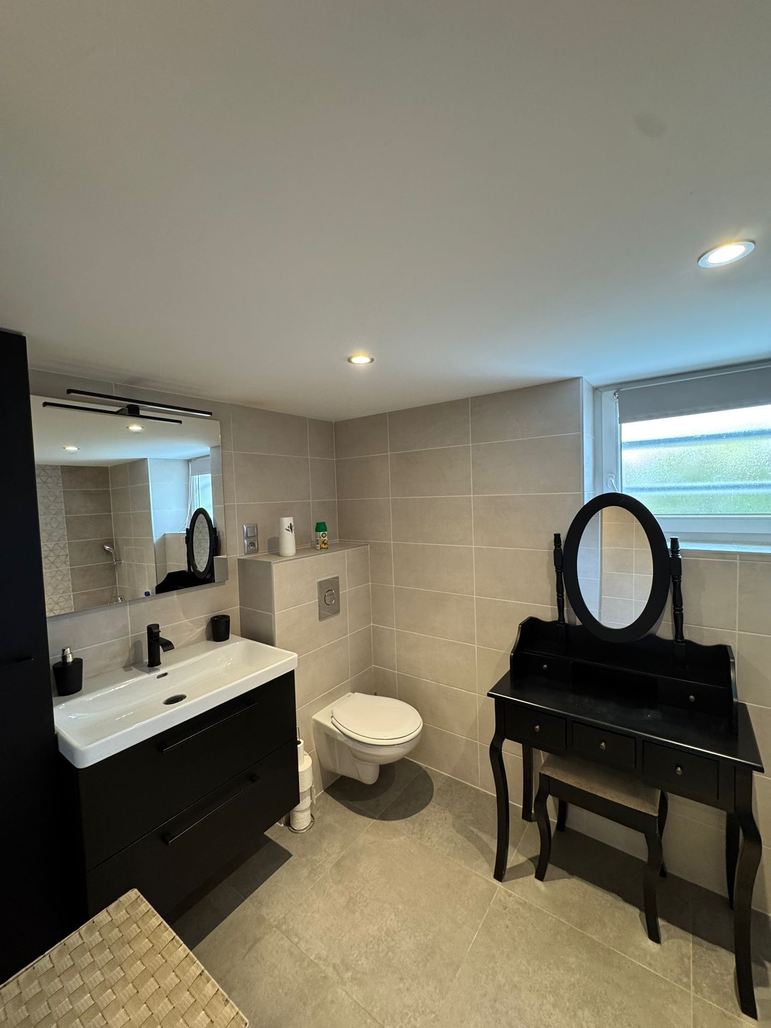 Pyyhkeet, saippua, vessapaperi