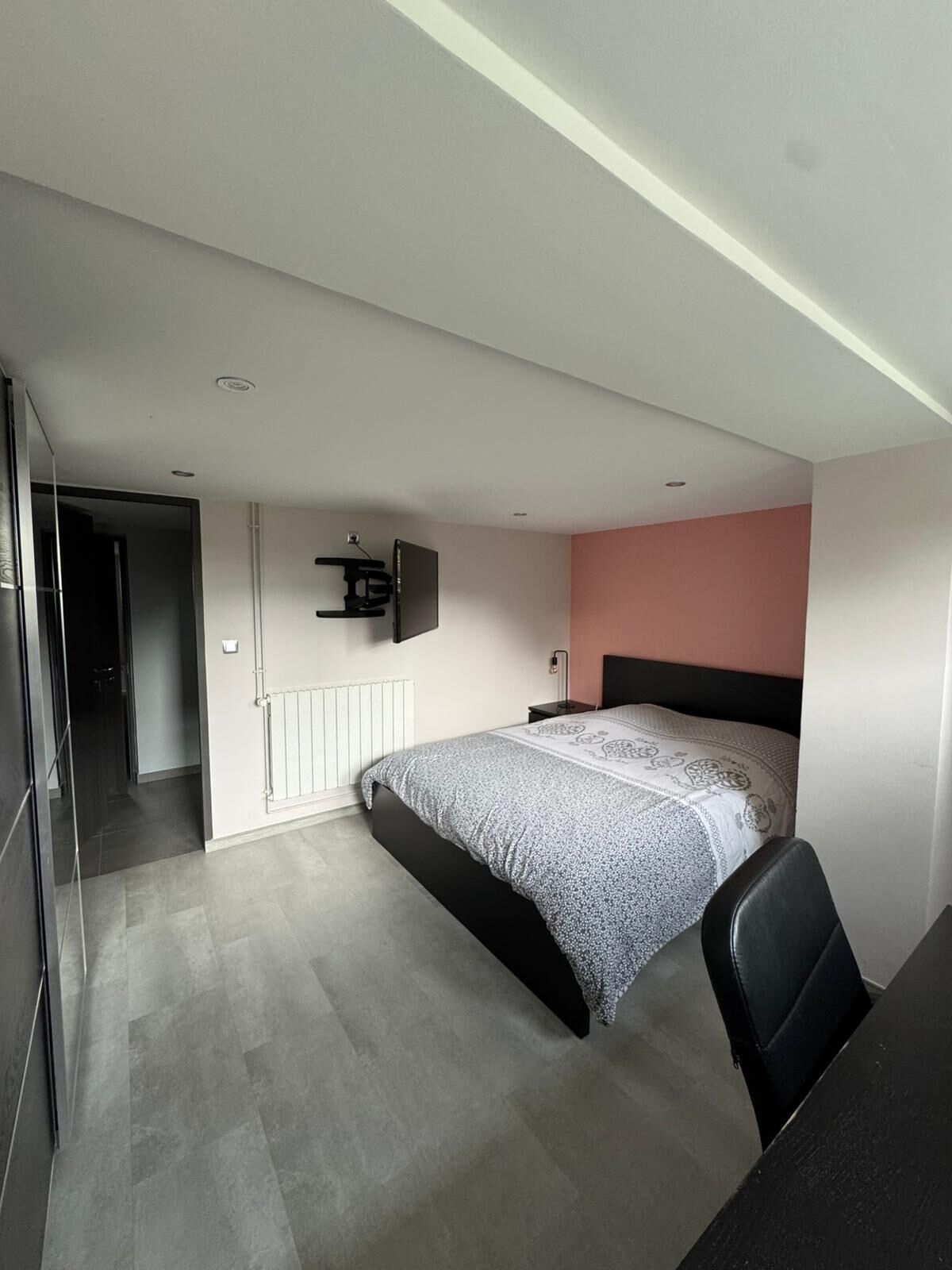 1 多间卧室、办公桌、熨斗/熨衣板、免费 WiFi