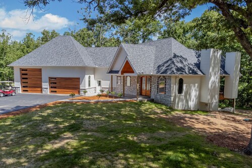 Luxury Gated Home w/ Hot tub