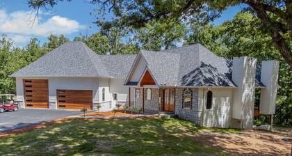 Luxury Gated Home w/ Hot tub