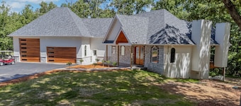 Luxury Gated Home w/ Hot tub