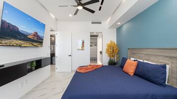 1 bedroom, desk, WiFi