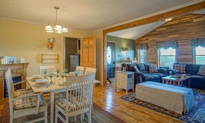 Living area - Deer Path - South Westridge (Snowshoe)