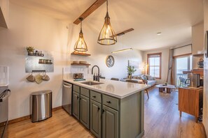 Interior - Mountain Soul Retreat (Snowshoe)