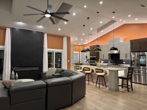 TV, fireplace - Vista Lux • Luxury Acre Retreat Near Mount Dora (Mount Dora)