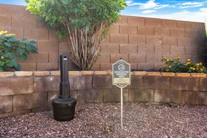 Property grounds - Family Friendly Home w/ Large Backyard - 9 mi from State Farm Stadium (Avondale)