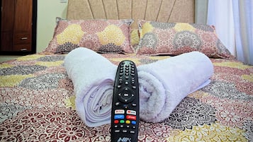 4 bedrooms, iron/ironing board, WiFi, bed sheets