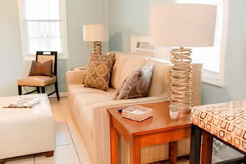 Pleasant 1-bedroom apartment  Beach access is within 3 minutes walking distance