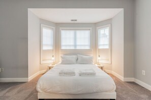 5 bedrooms, desk, iron/ironing board, free WiFi - Spacious 5BR Retreat for Families & Groups, 4.5BA, Comfort & Style (Springfield)