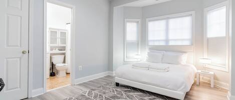 5 dormitoris, planxa i posts de planxar, wifi i roba de llit