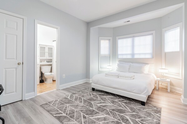 5 bedrooms, desk, iron/ironing board, free WiFi - Spacious 5BR Retreat for Families & Groups, 4.5BA, Comfort & Style (Springfield)