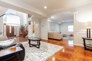 Interior - Spacious 5BR Retreat for Families & Groups, 4.5BA, Comfort & Style (Springfield)