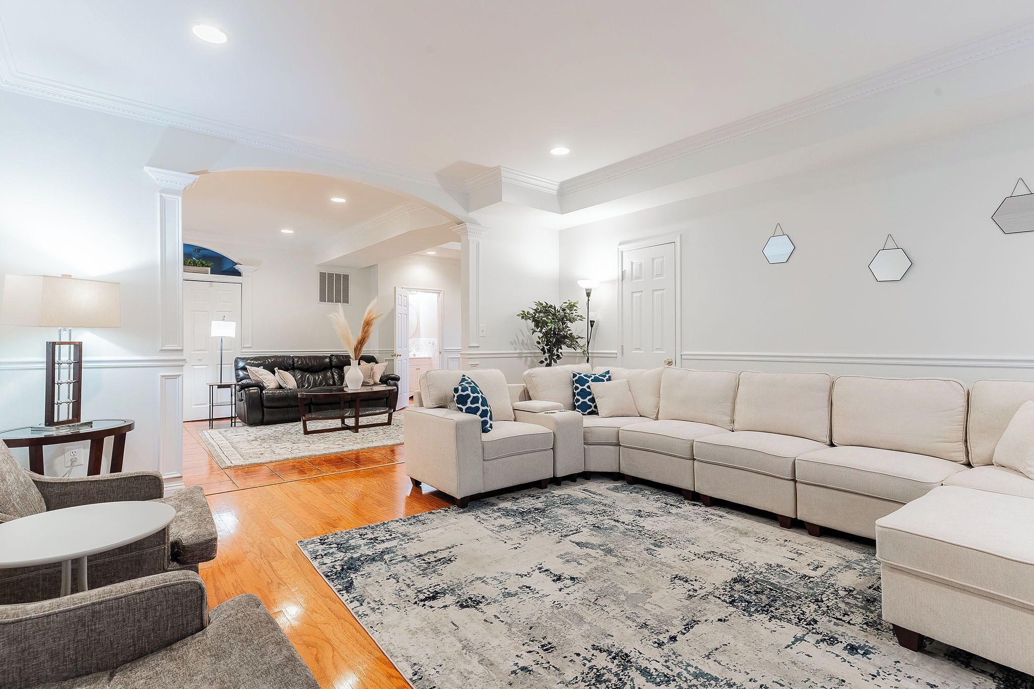 Smart TV, fireplace, computer monitors