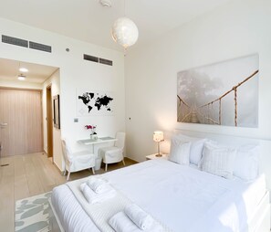 Apartment (0 Bedroom) | Interior - Premium Riviera Studio King Bed Pool & Gym (Dubai)