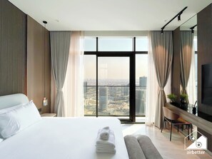 Apartment (3 Bedrooms) | Interior - Luxurious 3BR Canal View Apartment Pool + Gym (Dubai)